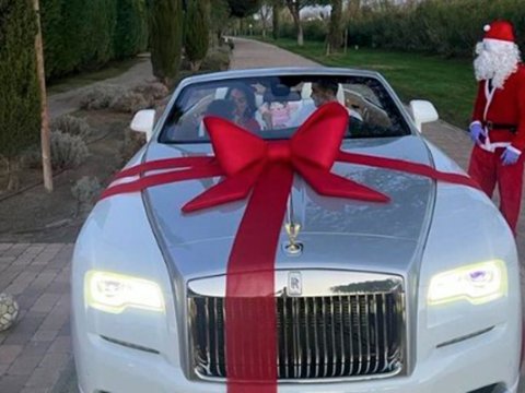 Sevgilisi Ronaldoya 370 min dollarlıq “Rolls Royce” aldı