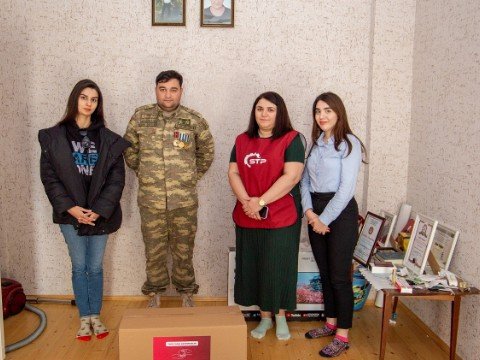 “Qırmızı ürəklər” qazi və şəhid ailələrini təbrik etdi - FOTOLAR