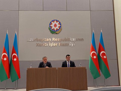 Ceyhun Bayramov mətbuat konfransı keçirir