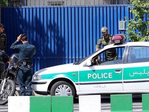 İranda silahlı toqquşma - Polis öldürüldü 