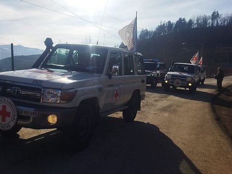 BQXK-nin maşınları Xankəndiyə dərman apardılar