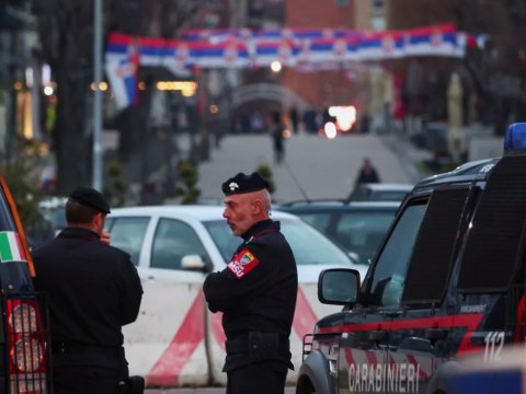 Vuçiç serblərdən barrikadaları yığışdırmalarını istədi 