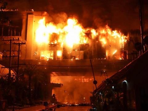 10 nəfər oteldə yanaraq öldü