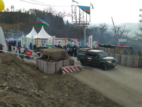 Sülhməramlıların daha 2 minik maşını Laçın yolundan maneəsiz keçib