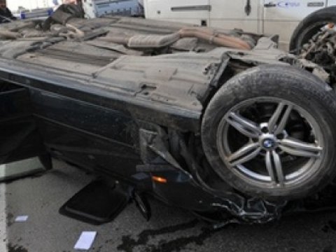 Biləsuvarda avtomobil aşdı - Yaralananlar var