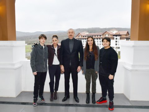 Prezident Şabrana nəvələri ilə gedib - VİDEO