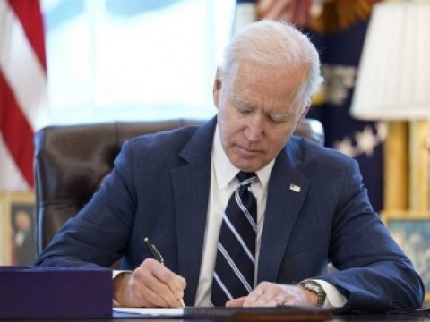 Bayden 1,7 trilyon dollarlıq büdcəni TƏSDİQLƏDİ