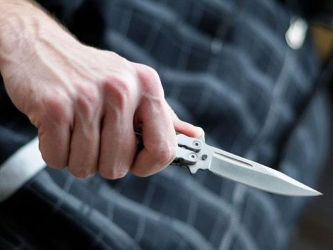 Vətəndaşı hədələyib pulunu əlindən aldı