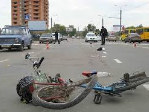 Sərxoş sürücü velosipedçini canından etdi