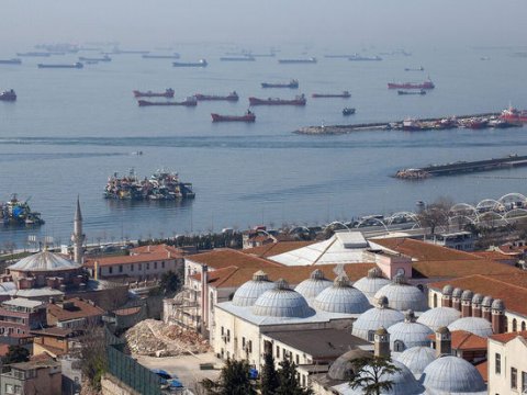 Bosforda gəmilərin hərəkəti dayandırıldı