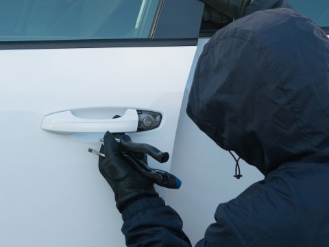 “Range Rover”dən 6 min OĞURLANDI