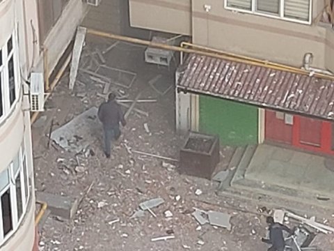 Hadisə yerinə 5 təcili yardım briqadası göndərildi - 1 ölü, 3 yaralı var