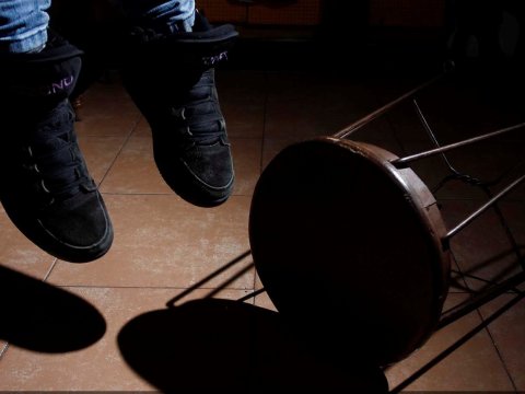 Polis şöbəsində İNTİHAR - Özünü iplə boğdu