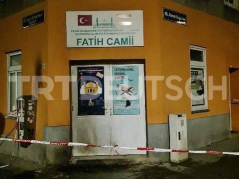 Avstriyada məscidə hücum edildi - FOTO