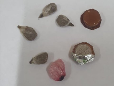 Həbsdəki qardaşına narkotik keçirmək istədi