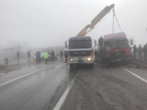 Türkiyədə tələbə avtobusu qəzaya uğradı - 20 yaralı