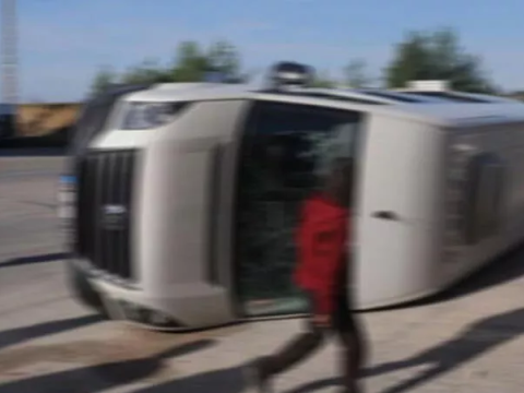 Məktəbli avtobusu qəzaya uğradı: Ölən və yaralılar var