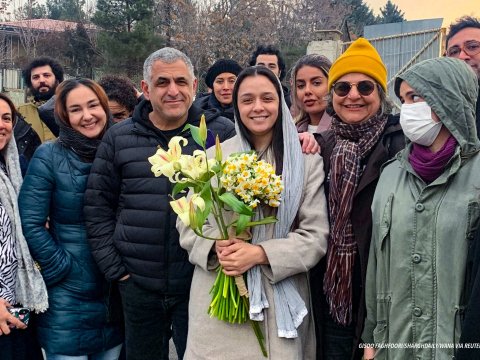 Etirazlarda həbs olunan məşhur aktrisa azadlığa çıxdı - FOTO