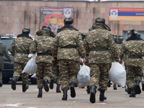 Ermənistanda oğurluq edən hərbçilər cəzalandırıldı