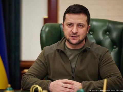 Zelenski Putinin atəşkəs çağırışına cavab verdi 