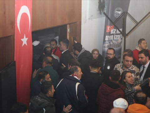 Anım mərasimində tavan çökdü, 32 nəfər yaralandı - YENİLƏNİB 