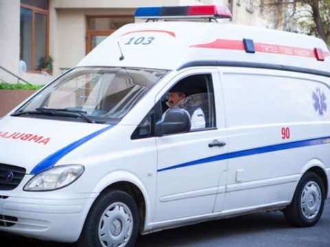 Təcili yardım maşını yolda qaldı - Köməyə FHN çatdı
