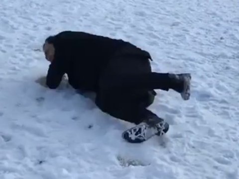 73 yaşlı kişi qarda yıxılıb xəsarət aldı