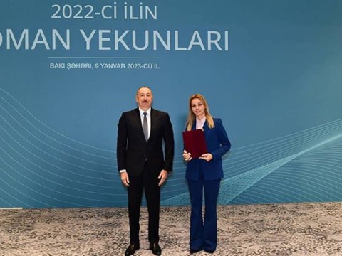 Prezident mətbuat katibinə ev verdi