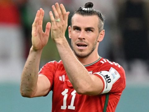 Məşhur futbolçu karyerasını başa vurdu