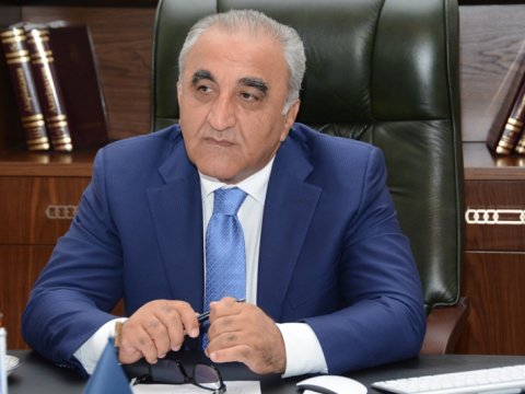 Rektora ağır itki üz verib