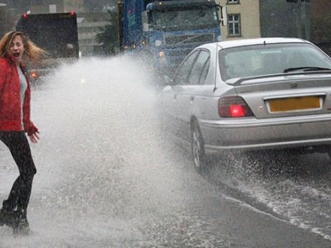 Piyadalara su sıçradan sürücülər cəzalandırılacaq