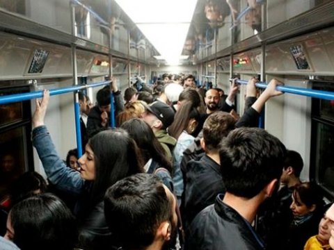Dünən metrodan istifadə edənlərin sayı açıqlandı