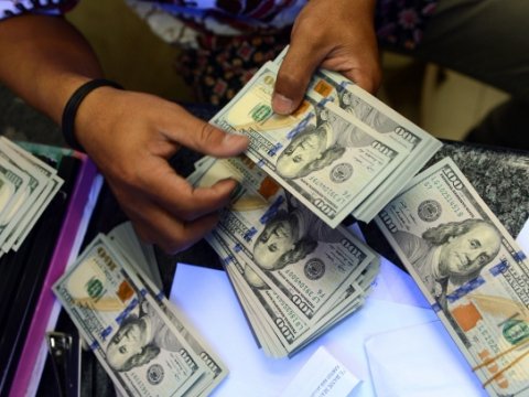 Banklarda dollara təlabat ARTIB