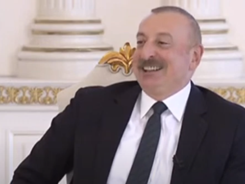 Prezident o anı yada salıb gülümsədi - VİDEO