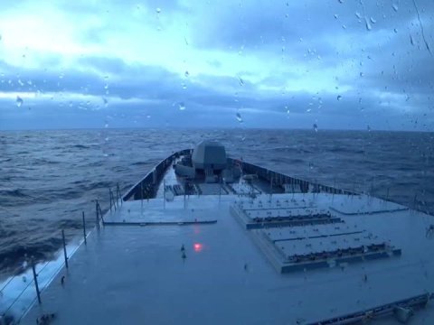 Rusiya təhlükəli silahdan atəş açdı - Dənizdə təlim