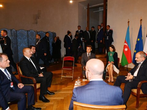 Əliyev Praqa görüşünün detallarını açıqladı: Səhər saat 5-də...