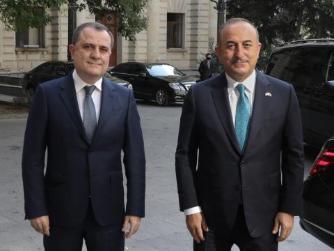 Ceyhun Bayramov Çavuşoğlu ilə müzakirə apardı