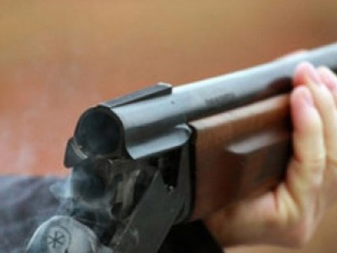 Tüfənglə ehtiyatsız davranan kişi meşədə öldü