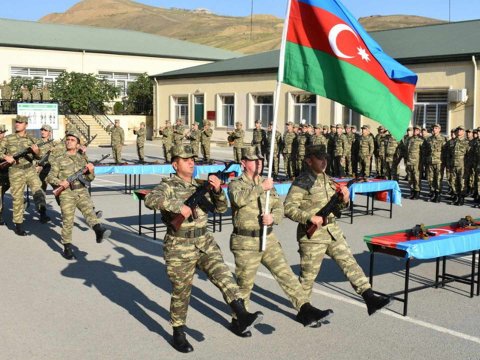 Hərbi qulluqçularla bağlı yeni qaydalar TƏSDİQLƏNDİ