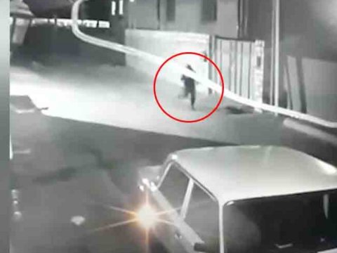 Həkimi qətlə yetirən şəxlərin görüntüləri yayıldı - VİDEO