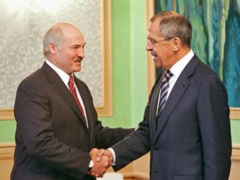 Lavrov Lukaşenko ilə danışığa gedir