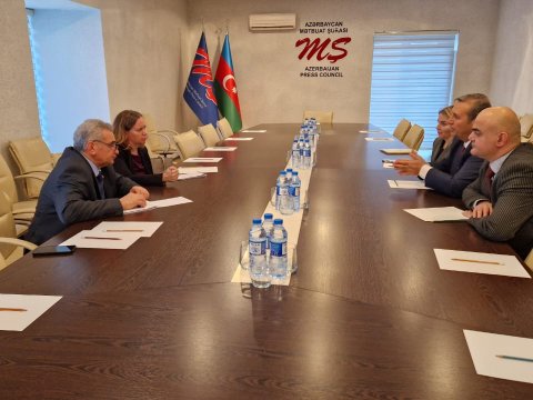 ABŞ Səfirliyinin mətbuat katibi Mətbuat Şurasında olub