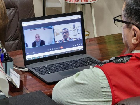 Novruz Aslanov videoformatda seçicilərini qəbul edib