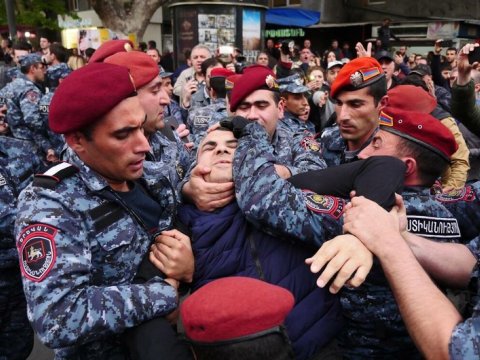 Ermənistanda müxalifətçilərin həbsinə start verildi