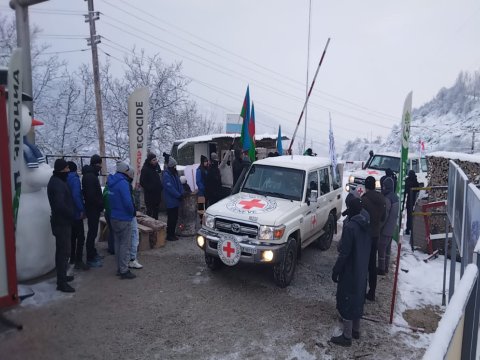 “Qızıl Xaç”ın maşınları Xankəndiyə buraxıldı - YENİLƏNİB