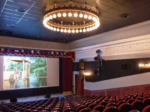 Moskvada kinoteatr boşaldıldı - Terror təhlükəsi