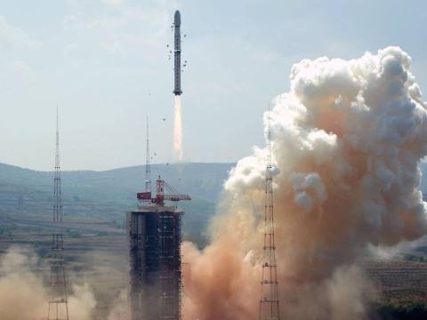 Çin kosmosa 14 peyk göndərdi