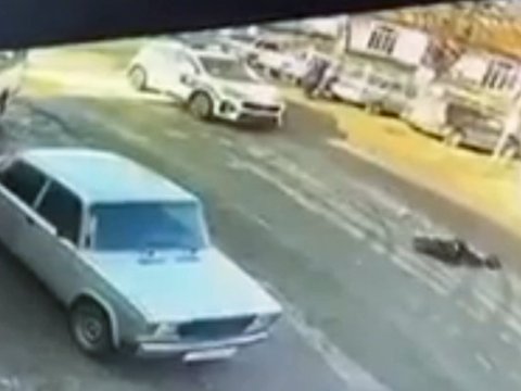 Yol polisinin piyadanı vurduğu qəzanın VİDEOSU