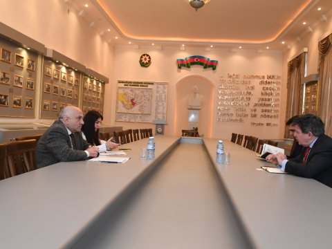 Dövlət Komitəsində britaniyalı professorla görüş olub
