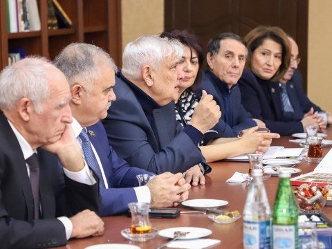 Jurnalistlər və deputatlar ADU-da imtahanları izlədilər - FOTOLAR